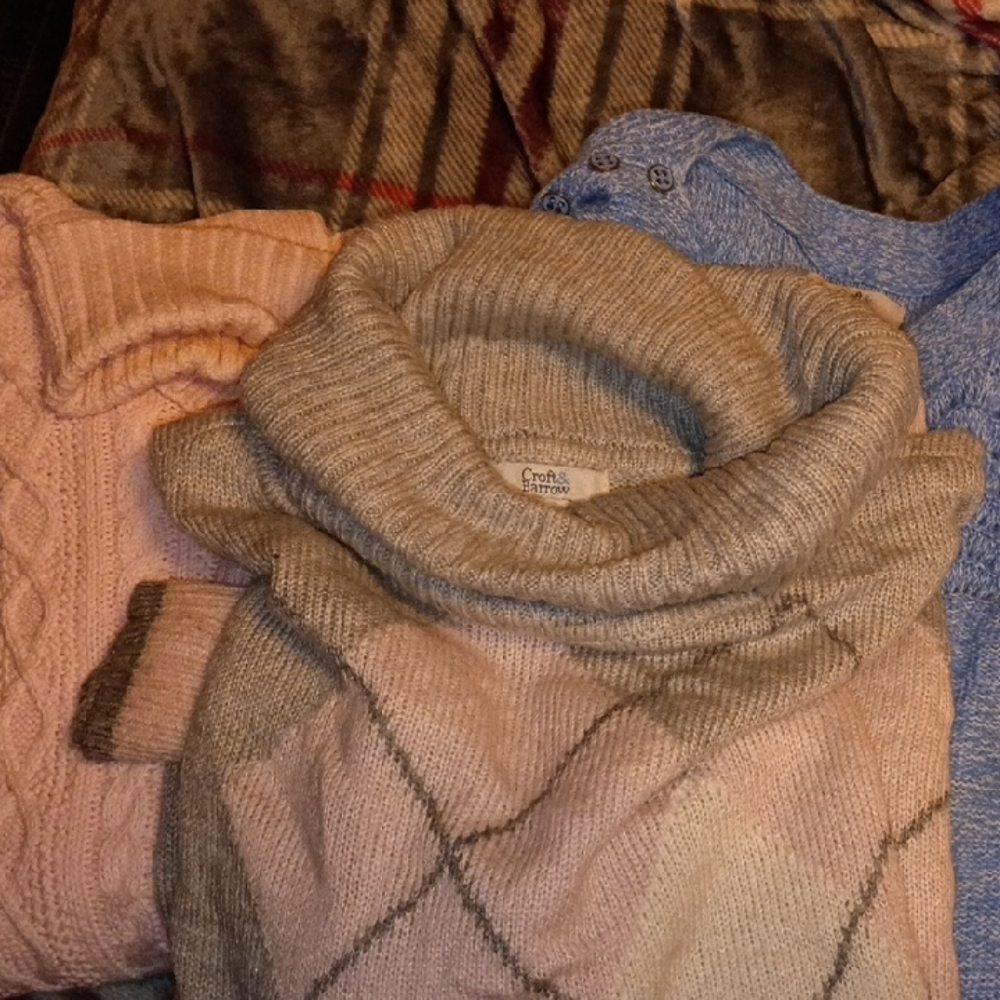 Croft & Barrow Beige and Pink Turtleneck Sweater